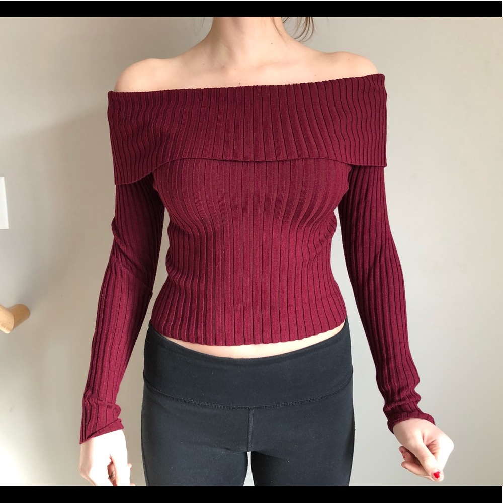 Off the shoulder tee